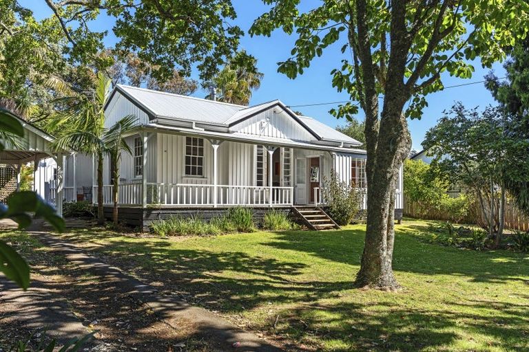 Photo of property in 90 Pendarves Street, New Plymouth, 4310