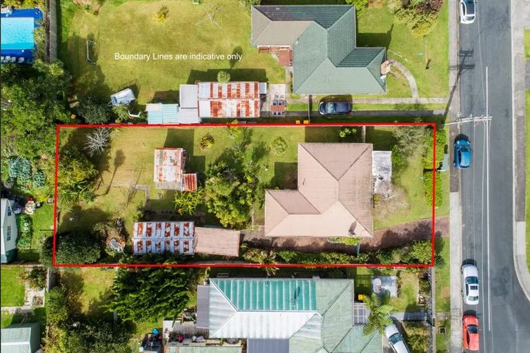 Photo of property in 14 Ward Crescent, Te Atatu Peninsula, Auckland, 0610