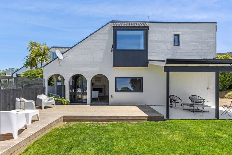 Photo of property in 2/26 Salem Place, Torbay, Auckland, 0630