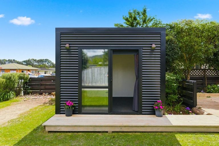 Photo of property in 27 Oriwa Street, Waikanae, 5036