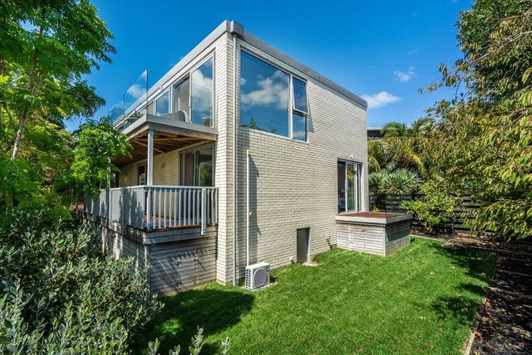 Photo of property in 1/14 Rothesay Bay Road, Rothesay Bay, Auckland, 0630