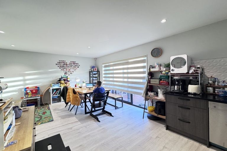 Photo of property in 48 Bordeaux Parade, Te Atatu South, Auckland, 0610