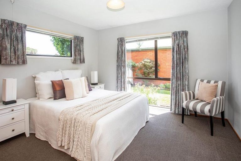 Photo of property in 2/9b Prestons Road, Redwood, Christchurch, 8051