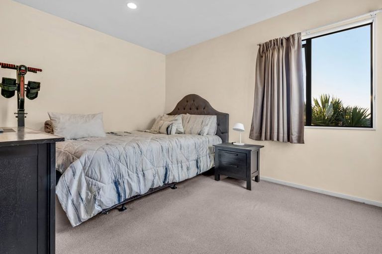 Photo of property in 45 Chieftain Rise, Goodwood Heights, Auckland, 2105