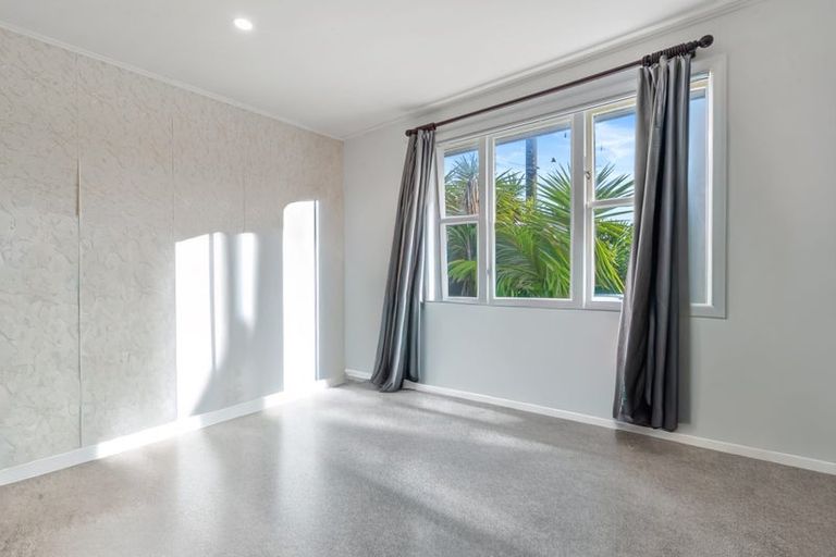 Photo of property in 8 Julian Place, Otara, Auckland, 2023