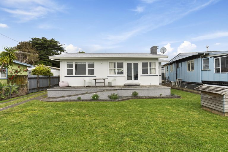 Photo of property in 13 Kawakawa Bay Coast Road, Kawakawa Bay, Papakura, 2585
