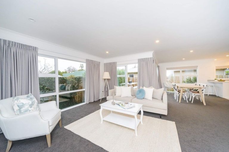 Photo of property in 2b Alton Place, Hokowhitu, Palmerston North, 4410