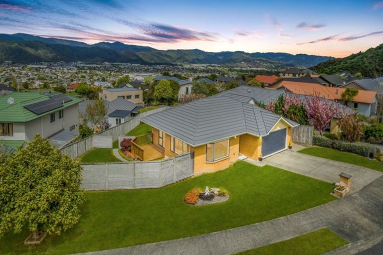 Photo of property in 3 Ormrod Grove, Riverstone Terraces, Upper Hutt, 5018