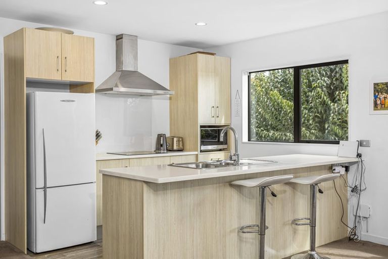 Photo of property in 56a Tamahere Drive, Glenfield, Auckland, 0629