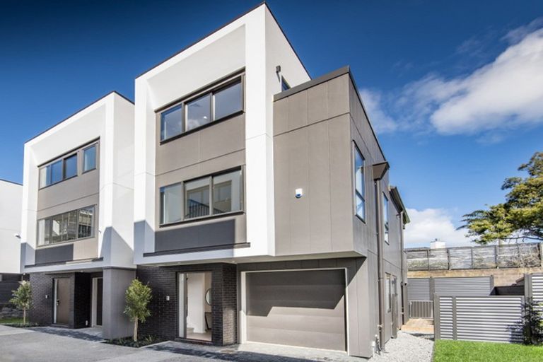 Photo of property in 16d Saltburn Road, Milford, Auckland, 0620