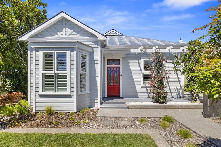 Photo of property in 56 Gilbert Street, New Plymouth, 4310