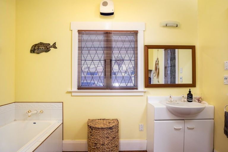 Photo of property in 162 Saint Aubyn Street, New Plymouth, 4310