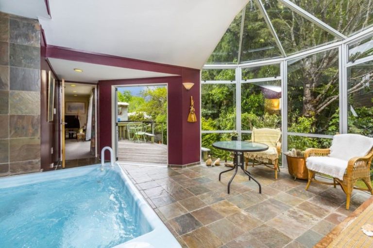 Photo of property in 61 Blue Mountains Road, Pinehaven, Upper Hutt, 5019