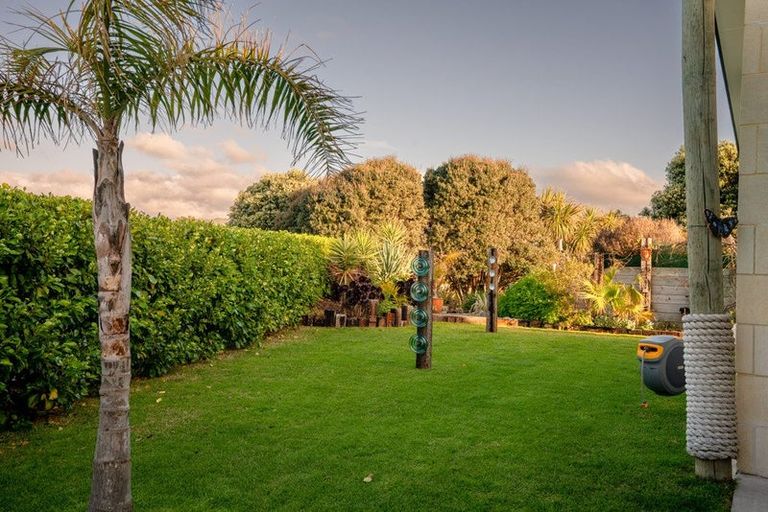 Photo of property in 18 Takahe Drive, Paraparaumu Beach, Paraparaumu, 5032