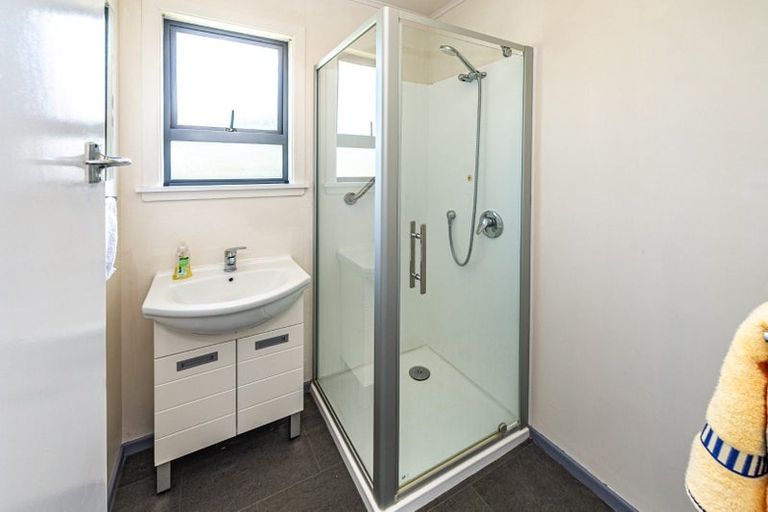 Photo of property in 21 Omori Place, Castlecliff, Whanganui, 4501