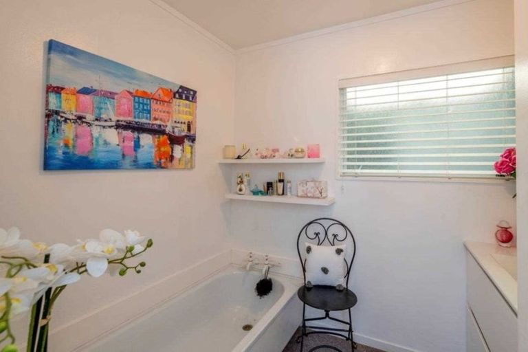 Photo of property in 14a Sussex Street, Levin, 5510