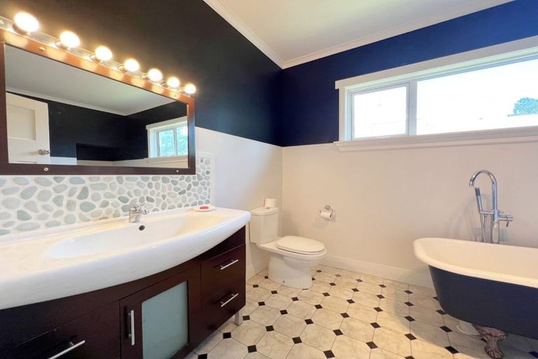 Photo of property in 357 Cambridge Road, Hillcrest, Hamilton, 3216