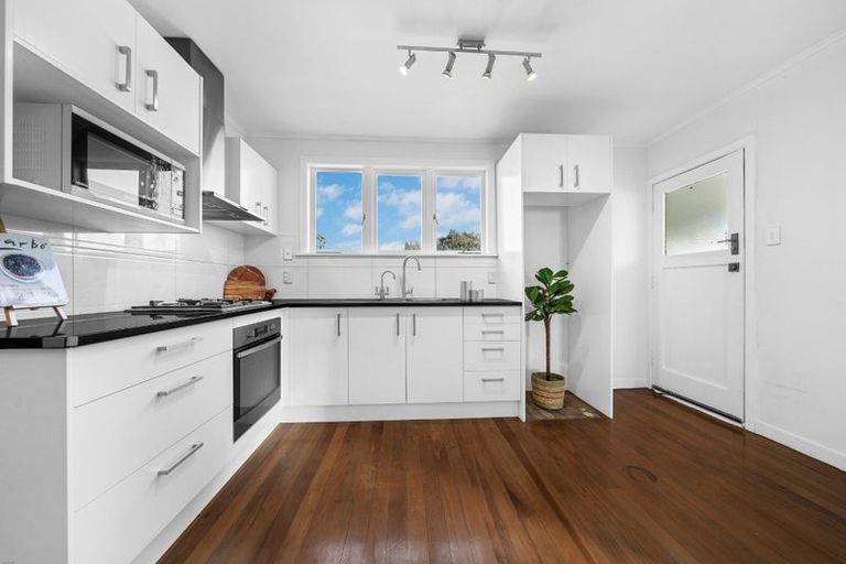 Photo of property in 71 Larnoch Road, Henderson, Auckland, 0610
