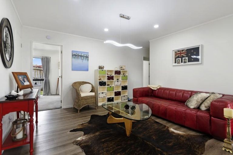 Photo of property in 62 Golfland Drive, Golflands, Auckland, 2013