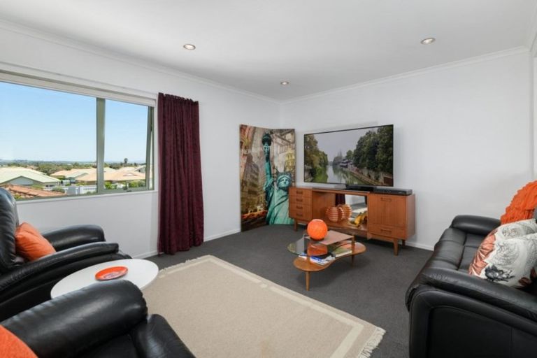 Photo of property in 4b Sunbrae Grove, Mount Maunganui, 3116