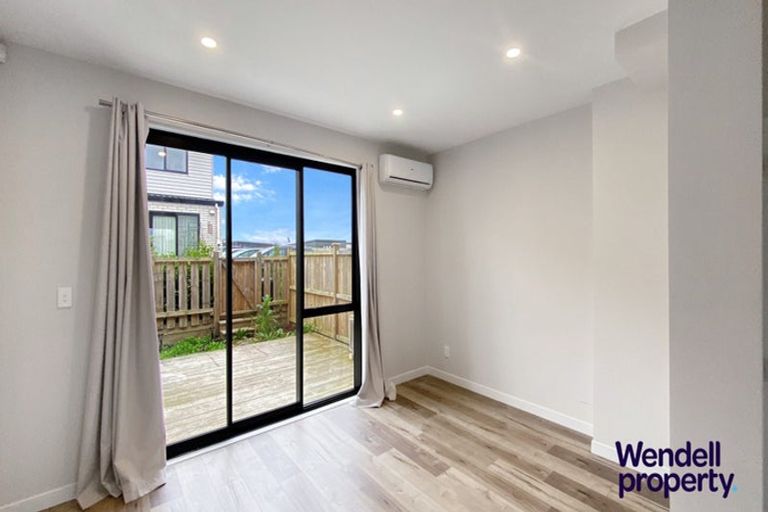 Photo of property in 3/86 Fred Taylor Drive, Westgate, Auckland, 0814