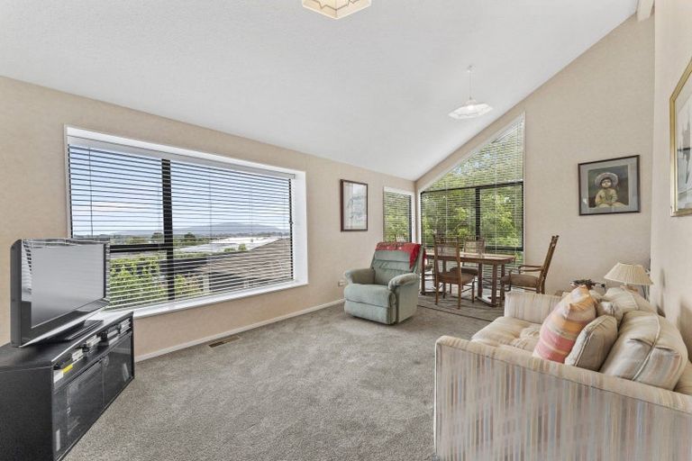 Photo of property in 38 Kakariki Grove, Waikanae, 5036