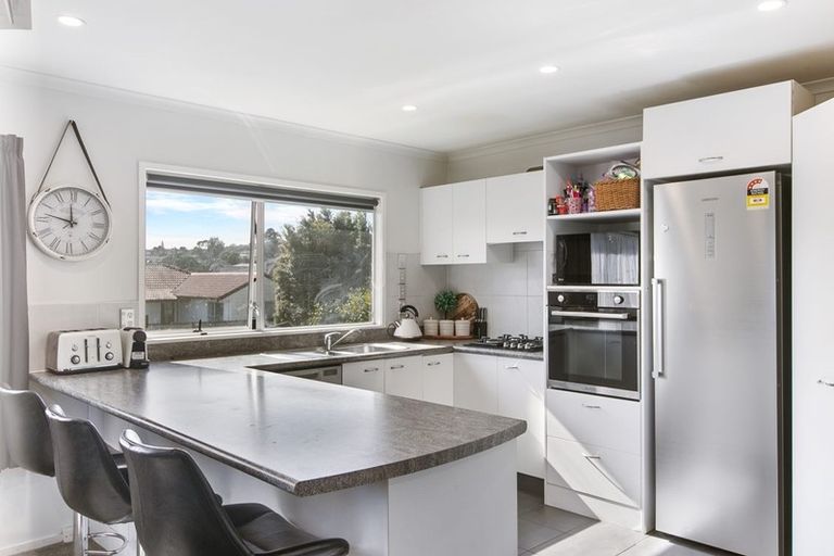 Photo of property in 4 Katrina Place, Massey, Auckland, 0614