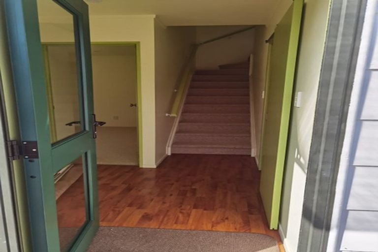 Photo of property in 2/13 Cheryl Place, Hillcrest, Auckland, 0627