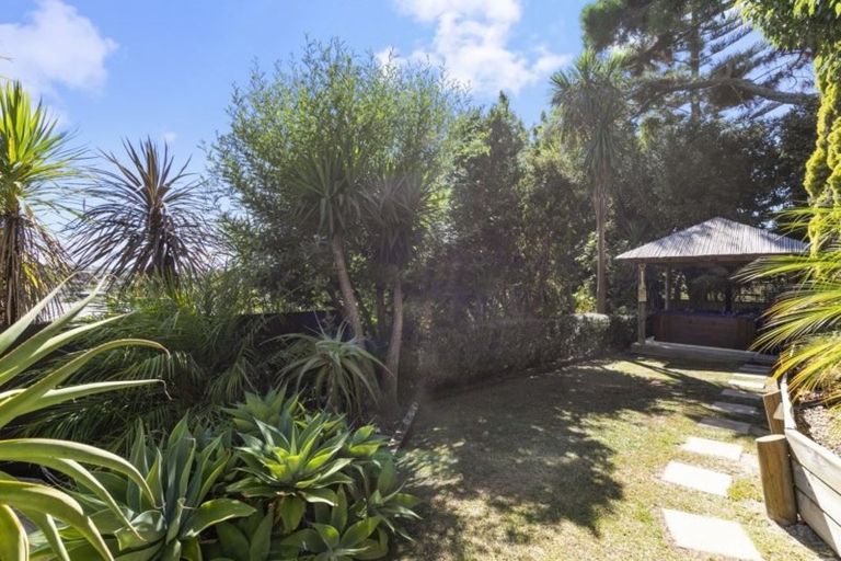 Photo of property in 20 Saddleback Rise, Murrays Bay, Auckland, 0630