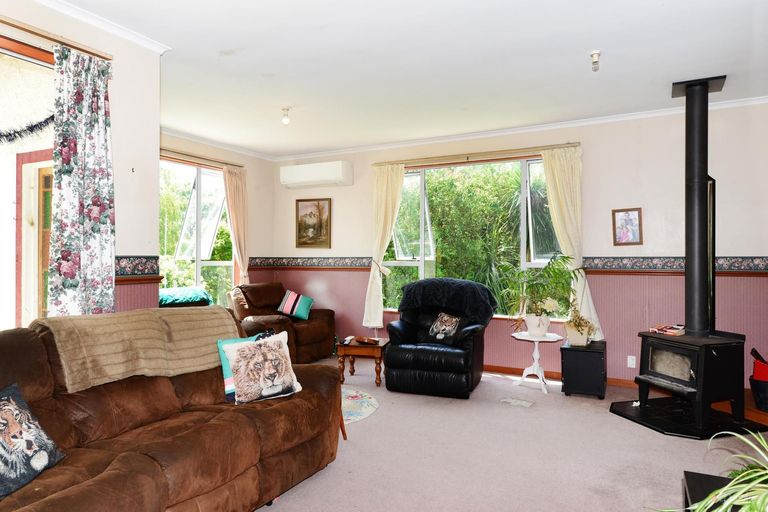 Photo of property in 66 Timaru Road, Waimate, 7924