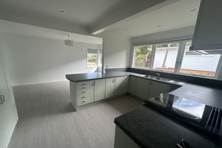 Photo of property in 9 York Road, Titirangi, Auckland, 0604