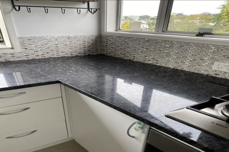 Photo of property in 11 Beaudine Avenue, Glenfield, Auckland, 0629