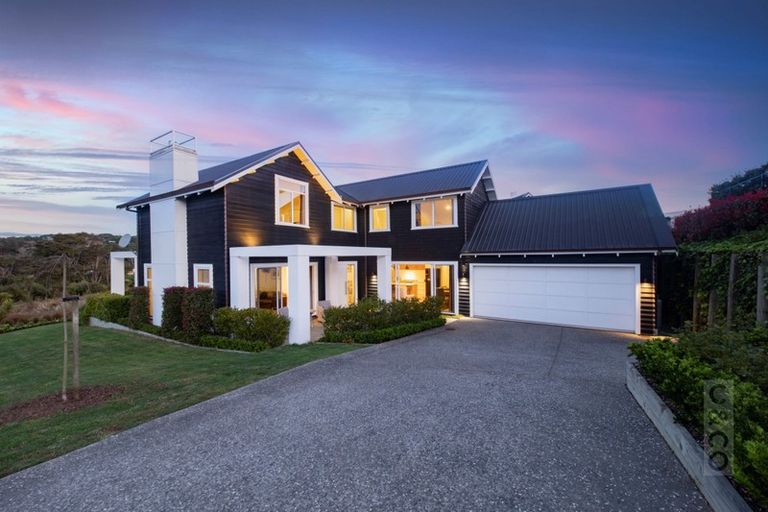 Photo of property in 10 Tauwaka Crescent, Riverhead, 0820