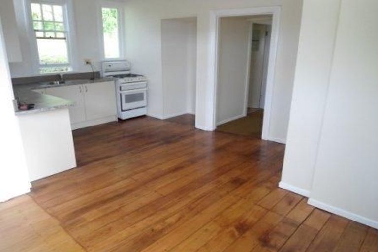 Photo of property in 76a Kelburn Parade, Kelburn, Wellington, 6012