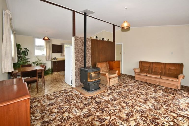 Photo of property in 10 Virgil Place, Northcote, Christchurch, 8052