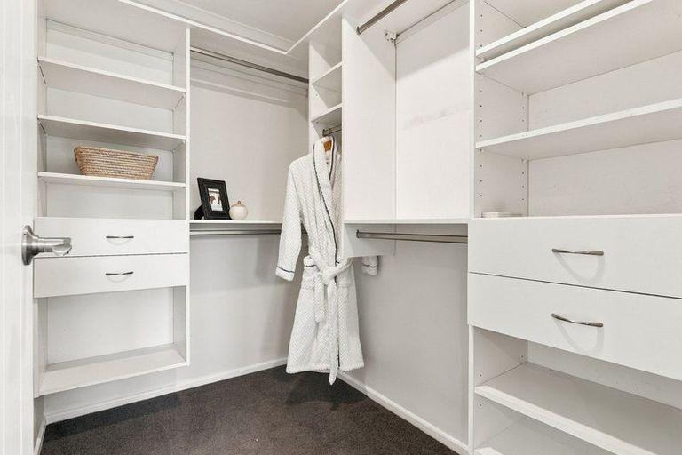 Photo of property in 21 Sorrento Place, Kelvin Grove, Palmerston North, 4414