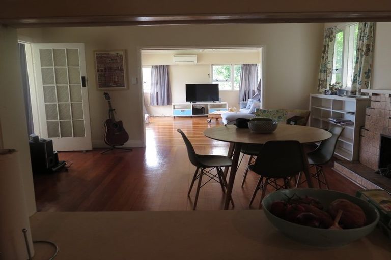 Photo of property in 28 Melbourne Road, Island Bay, Wellington, 6023