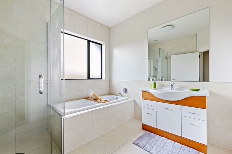 Photo of property in 50 Robert Might Road, Kumeu, 0810