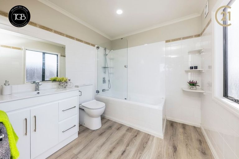 Photo of property in 21 Parkhaven Drive, Rosehill, Papakura, 2113