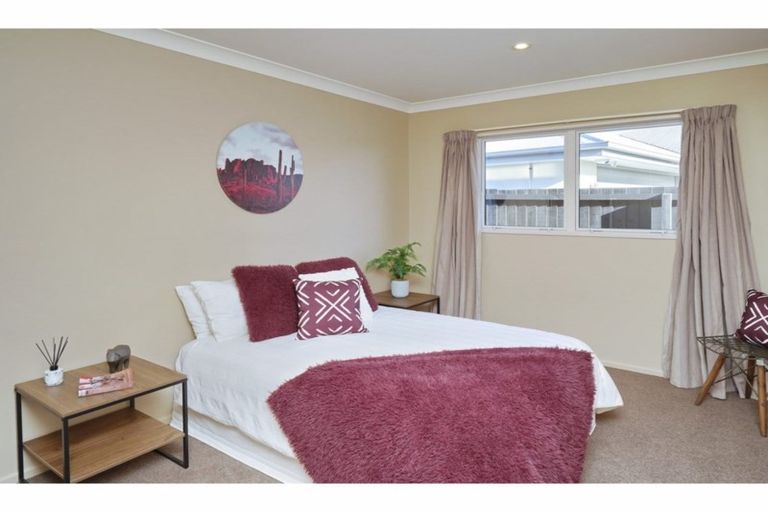 Photo of property in 5 Corsican Grove, Parklands, Christchurch, 8083