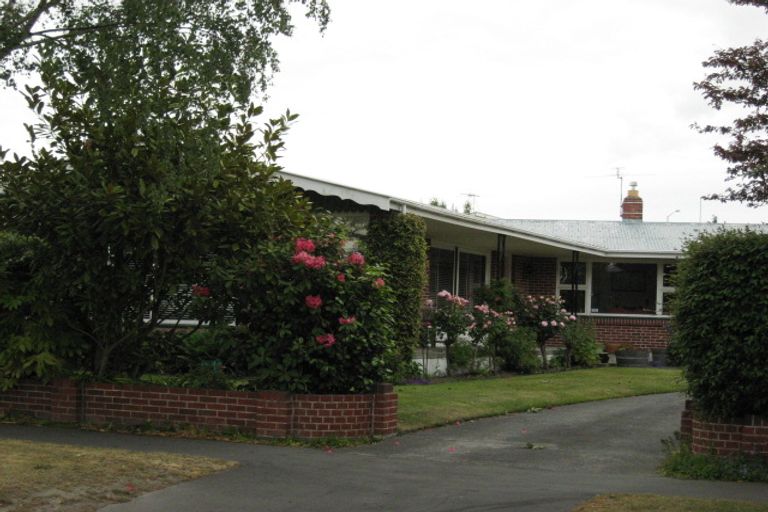Photo of property in 39 Burnside Crescent, Burnside, Christchurch, 8053