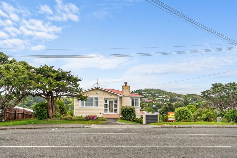 Photo of property in 22 Pokohiwi Road, Normandale, Lower Hutt, 5010