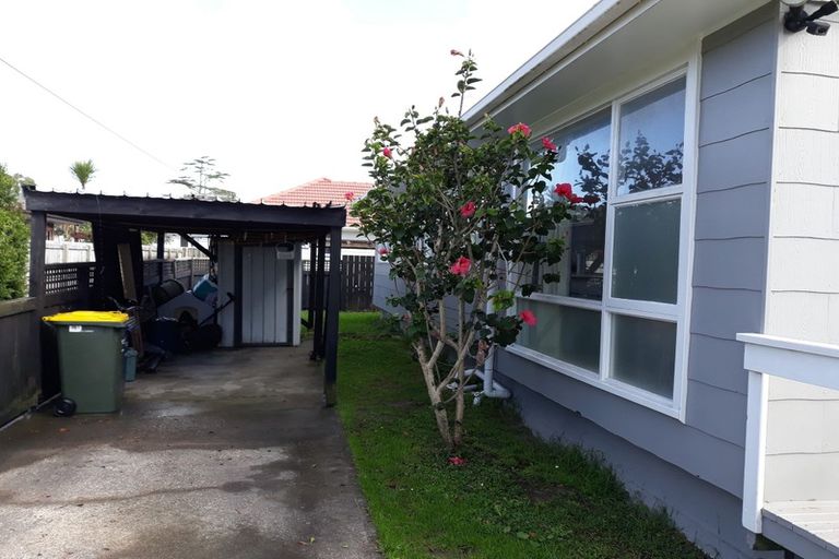 Photo of property in 2/206 Lake Road, Northcote, Auckland, 0627