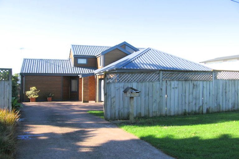 Photo of property in 2/397 East Coast Road, Mairangi Bay, Auckland, 0630