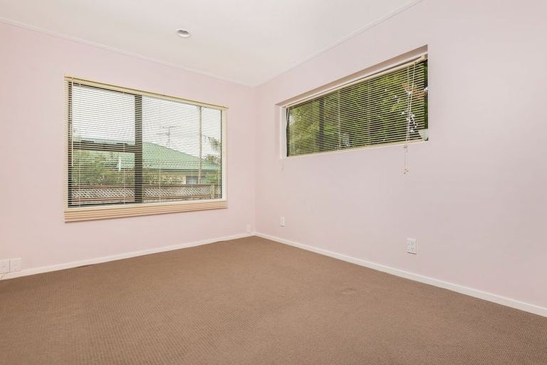 Photo of property in 12 Egret Court, Unsworth Heights, Auckland, 0632