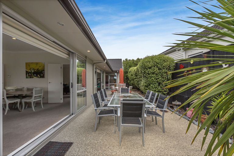 Photo of property in 1 Bridal Place, Silverdale, 0932