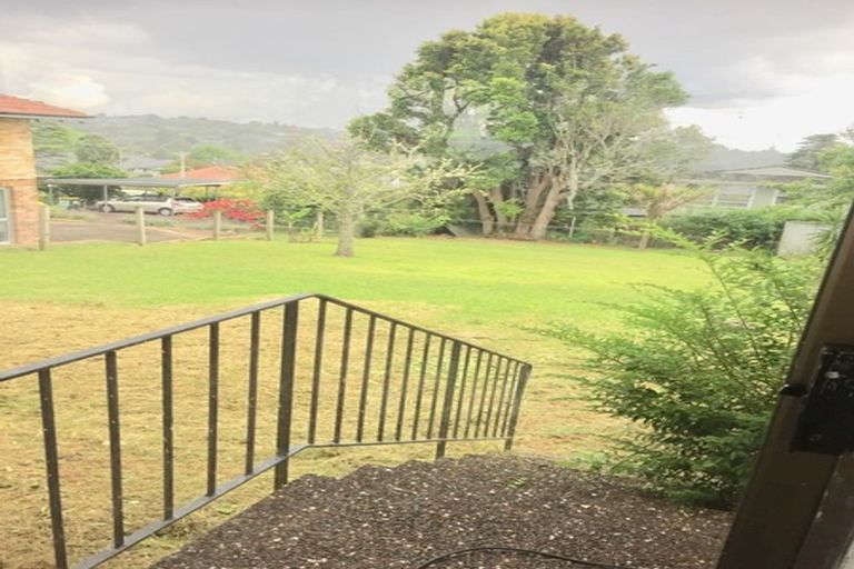 Photo of property in 18 Cliff View Drive, Green Bay, Auckland, 0604