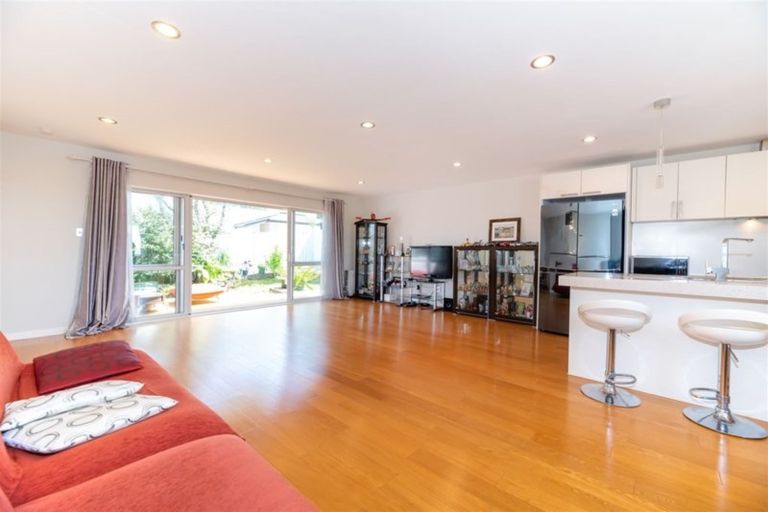 Photo of property in 20a Orton Street, Glenfield, Auckland, 0627