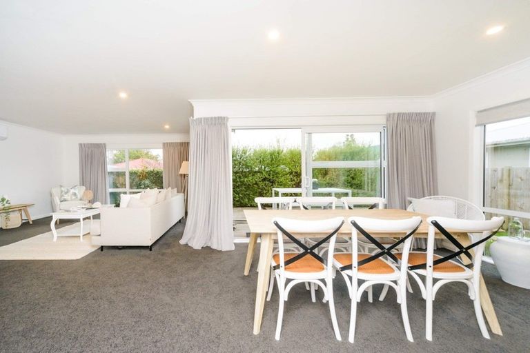 Photo of property in 2b Alton Place, Hokowhitu, Palmerston North, 4410
