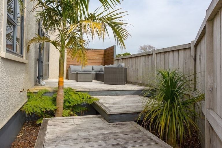 Photo of property in 51 Upjohn Street, Brooklands, New Plymouth, 4310